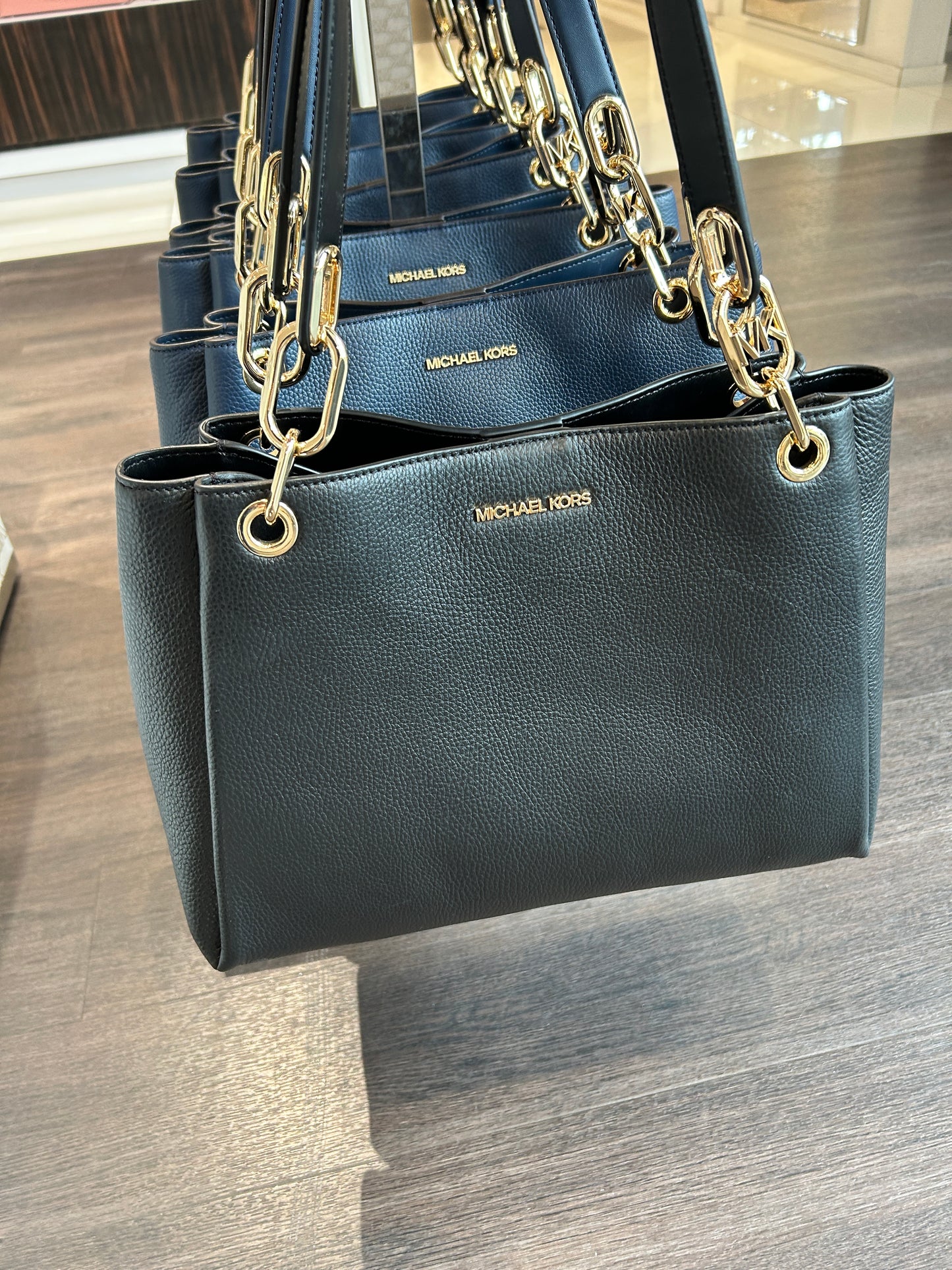 Michael Kors Trisha Shoulder Bag In Leather Black (Pre-order)