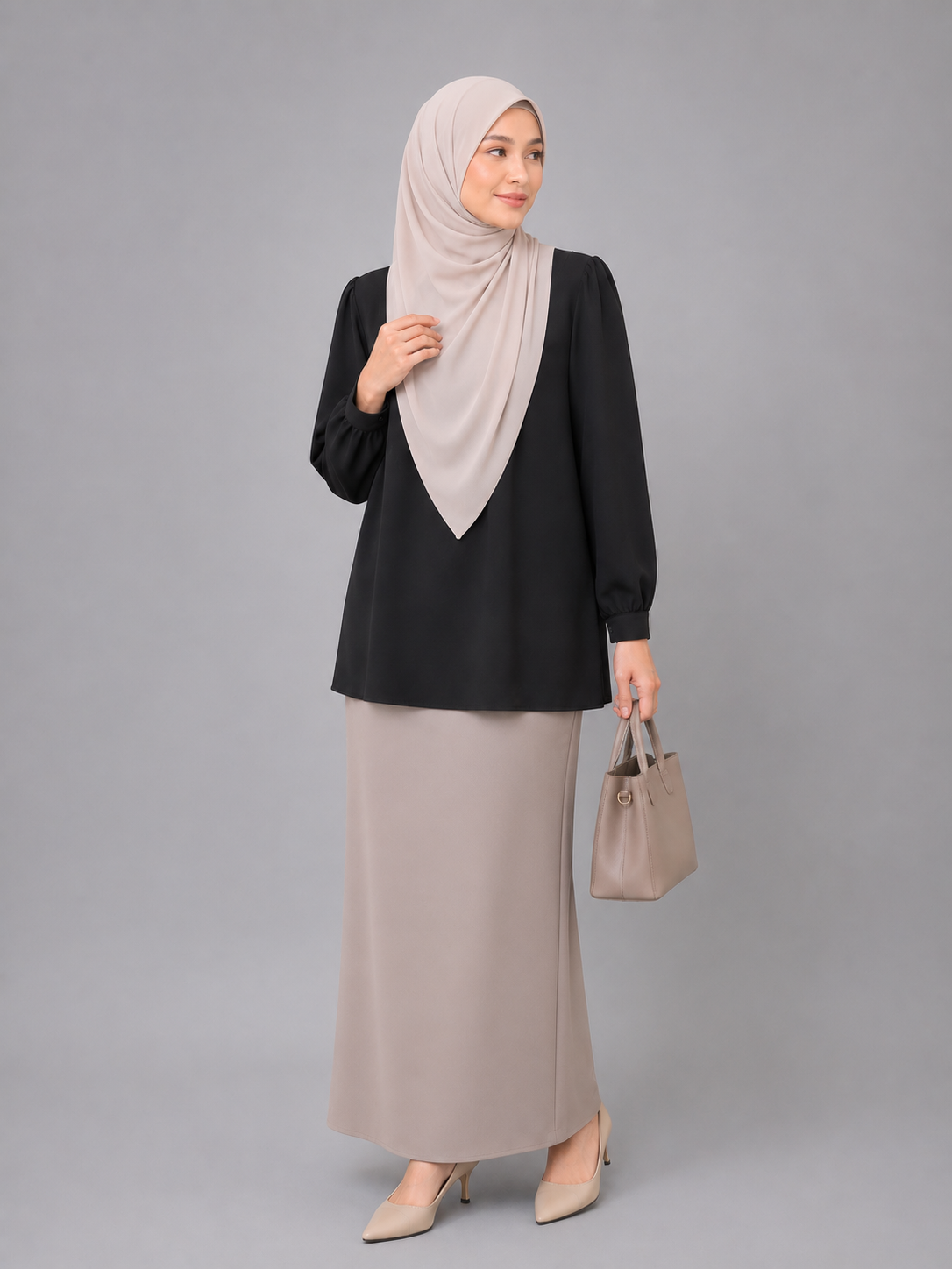 Raffida Christina In Black
