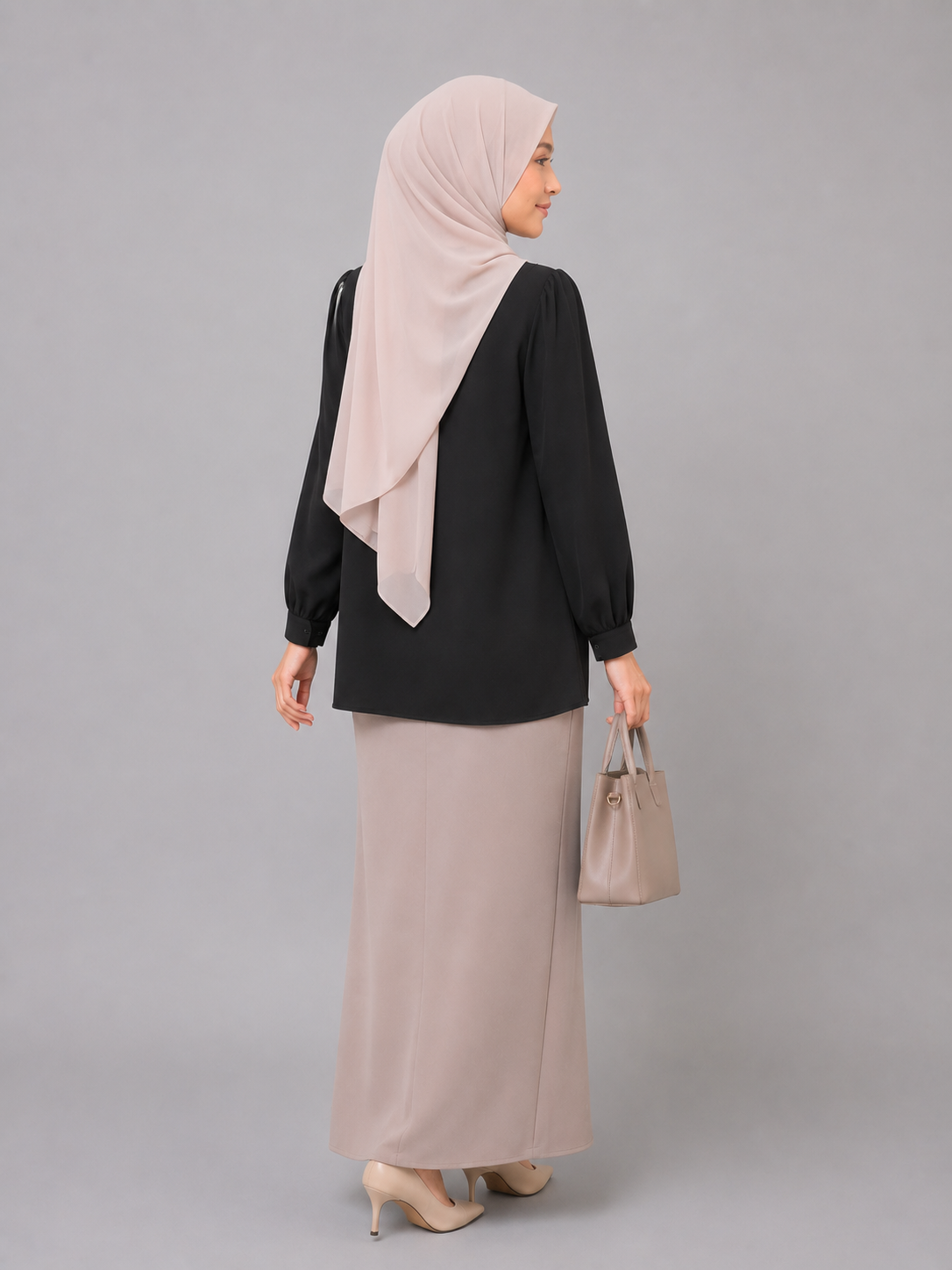 Raffida Christina In Black
