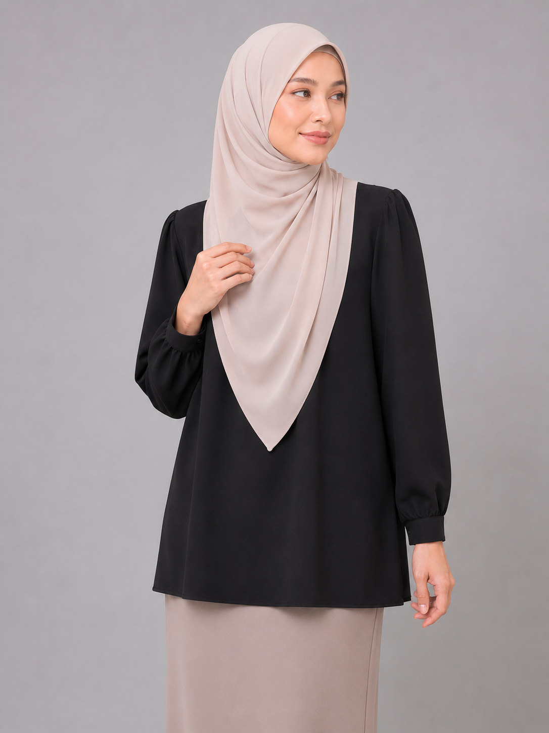 Raffida Christina In Black