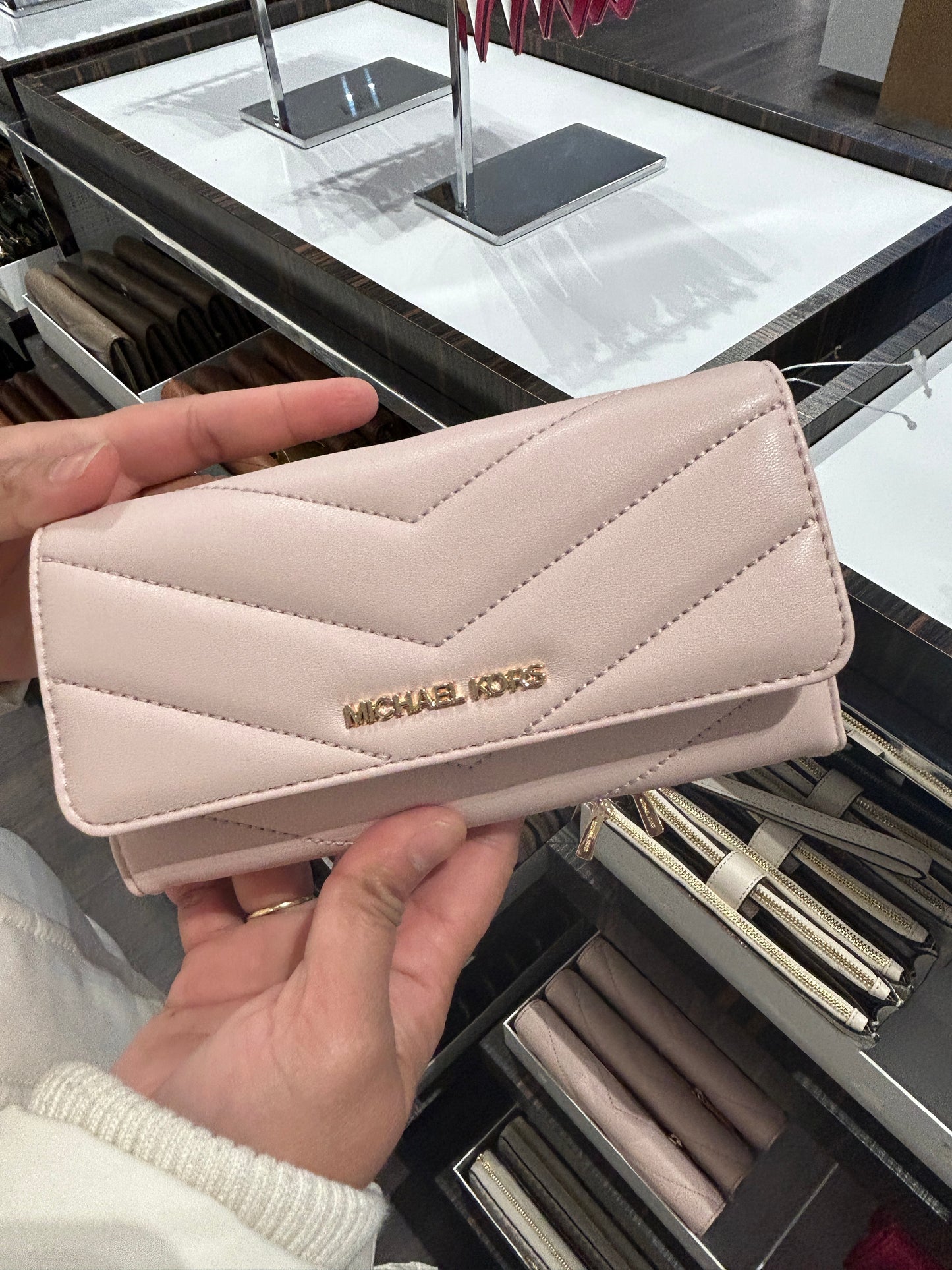 Load image into Gallery viewer, Michael Kors Large Trifold Wallet In Powder Blush (Pre-order)

