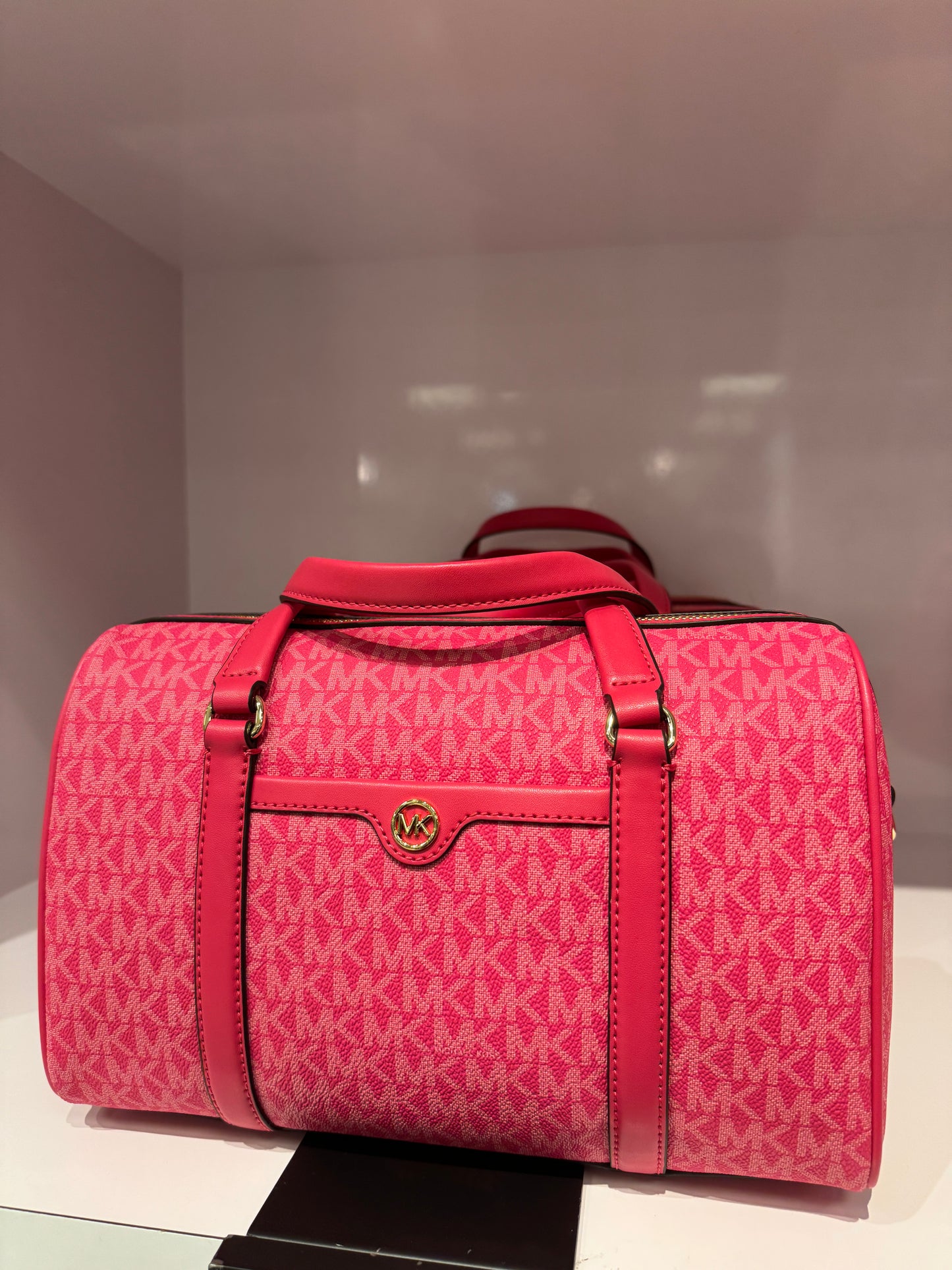 Michael kors hotsell duffle bag pink