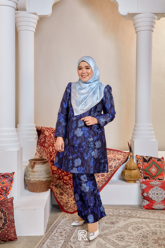 Raffida Sri Adinda In Black Navy Blue