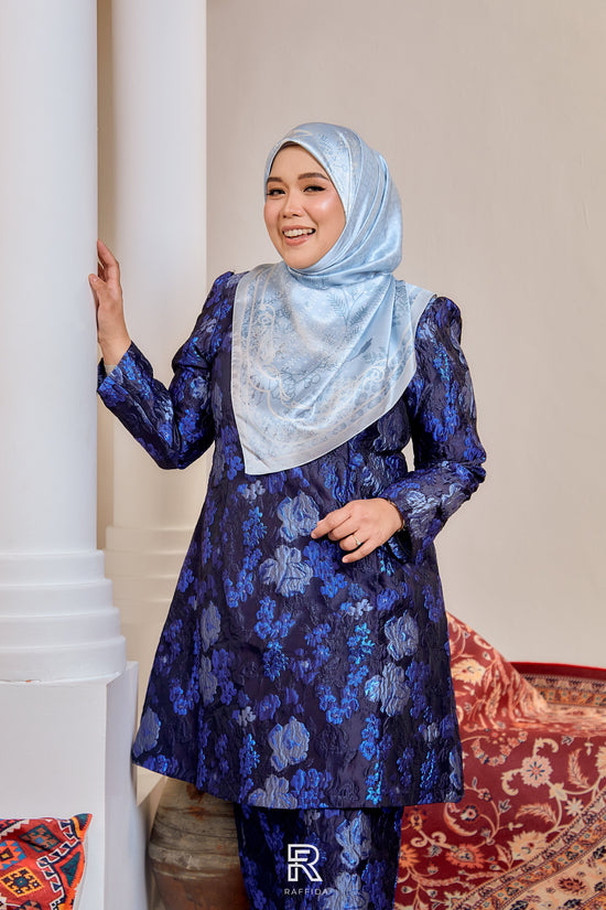 Raffida Sri Adinda In Black Navy Blue