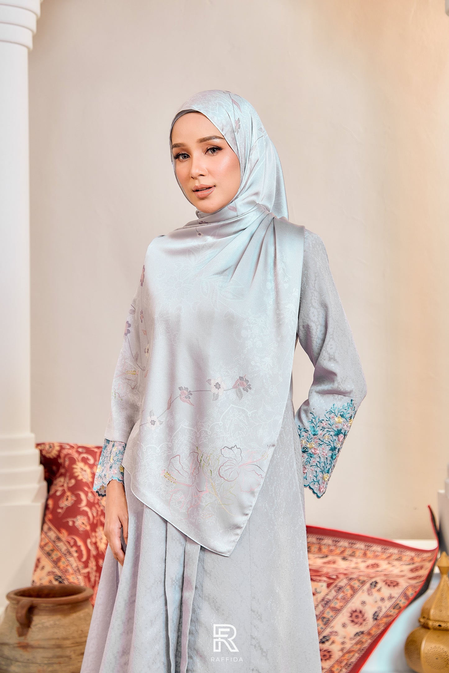 Raffida Purnama Shawl In Dusty Grey