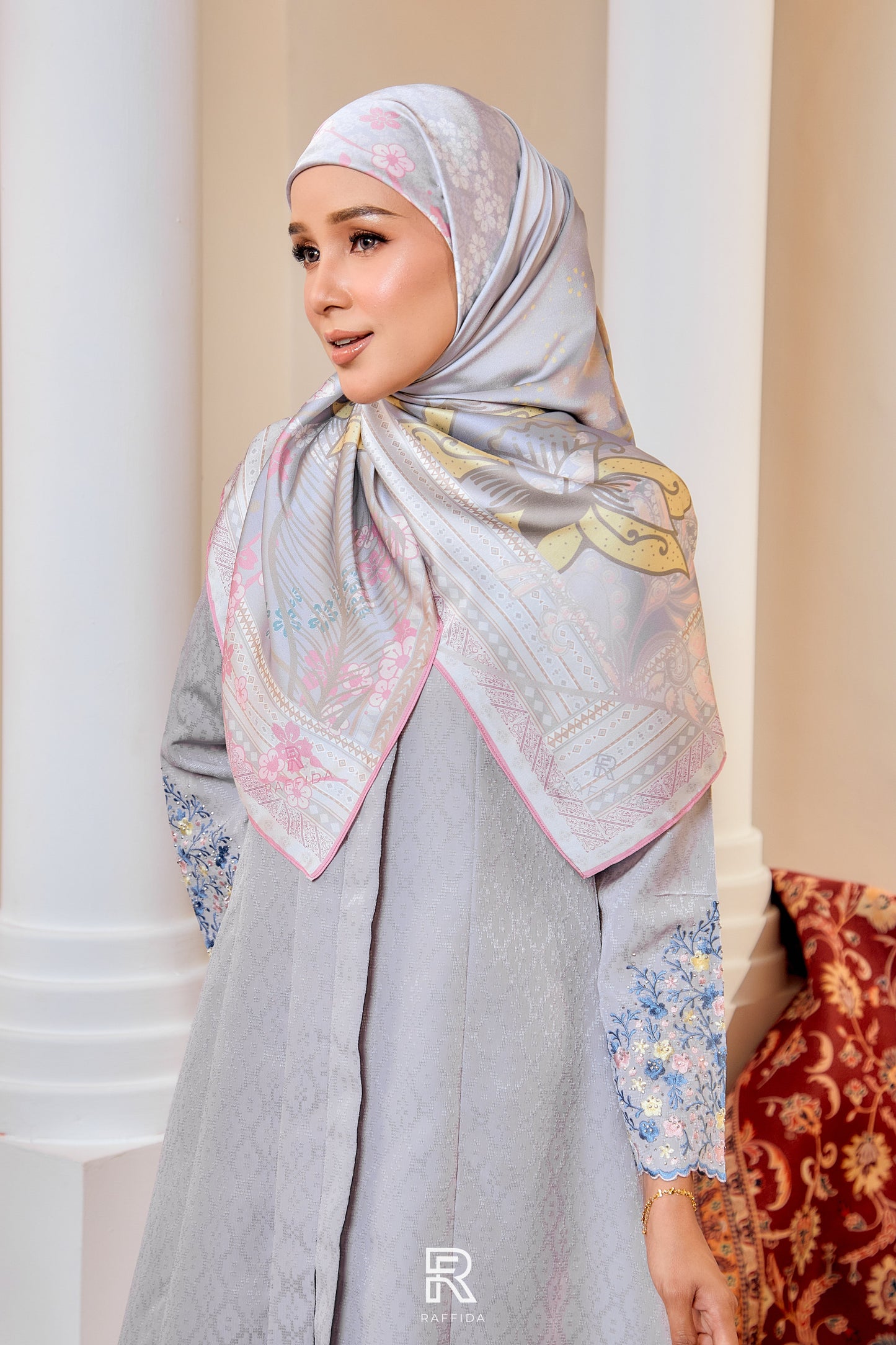 Raffida Melati In Grey