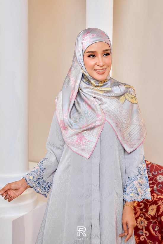 Raffida Melati In Grey