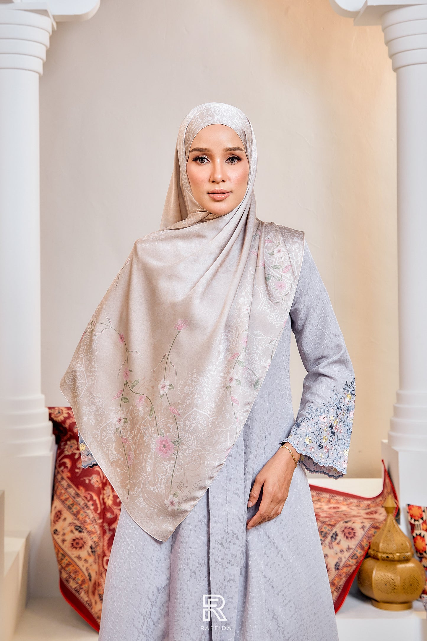 Raffida Purnama Shawl In Light Brown