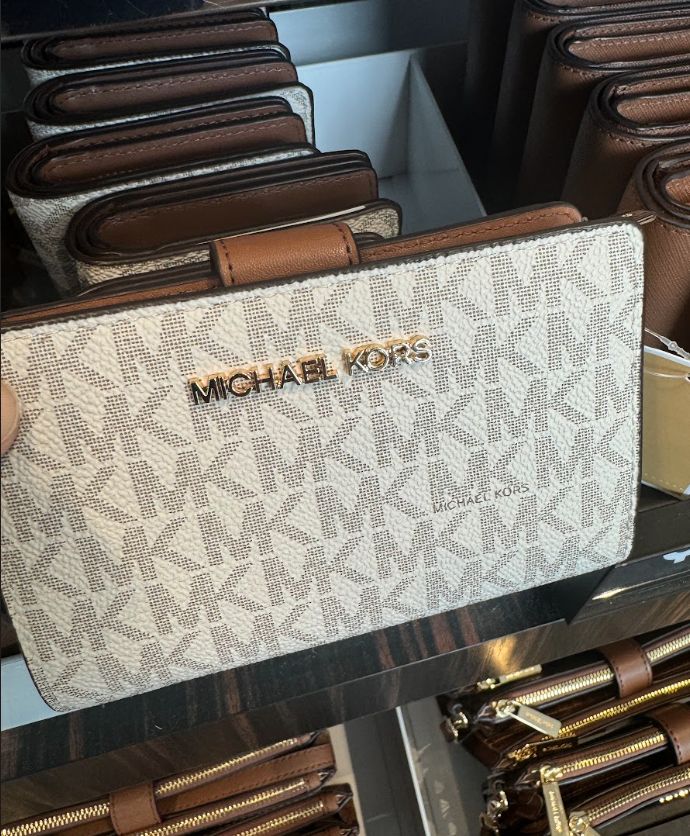 Michael Kors Jet Set Travel Medium Bifold Zip Corner Wallet In Monogram Vanilla (Pre-Order)