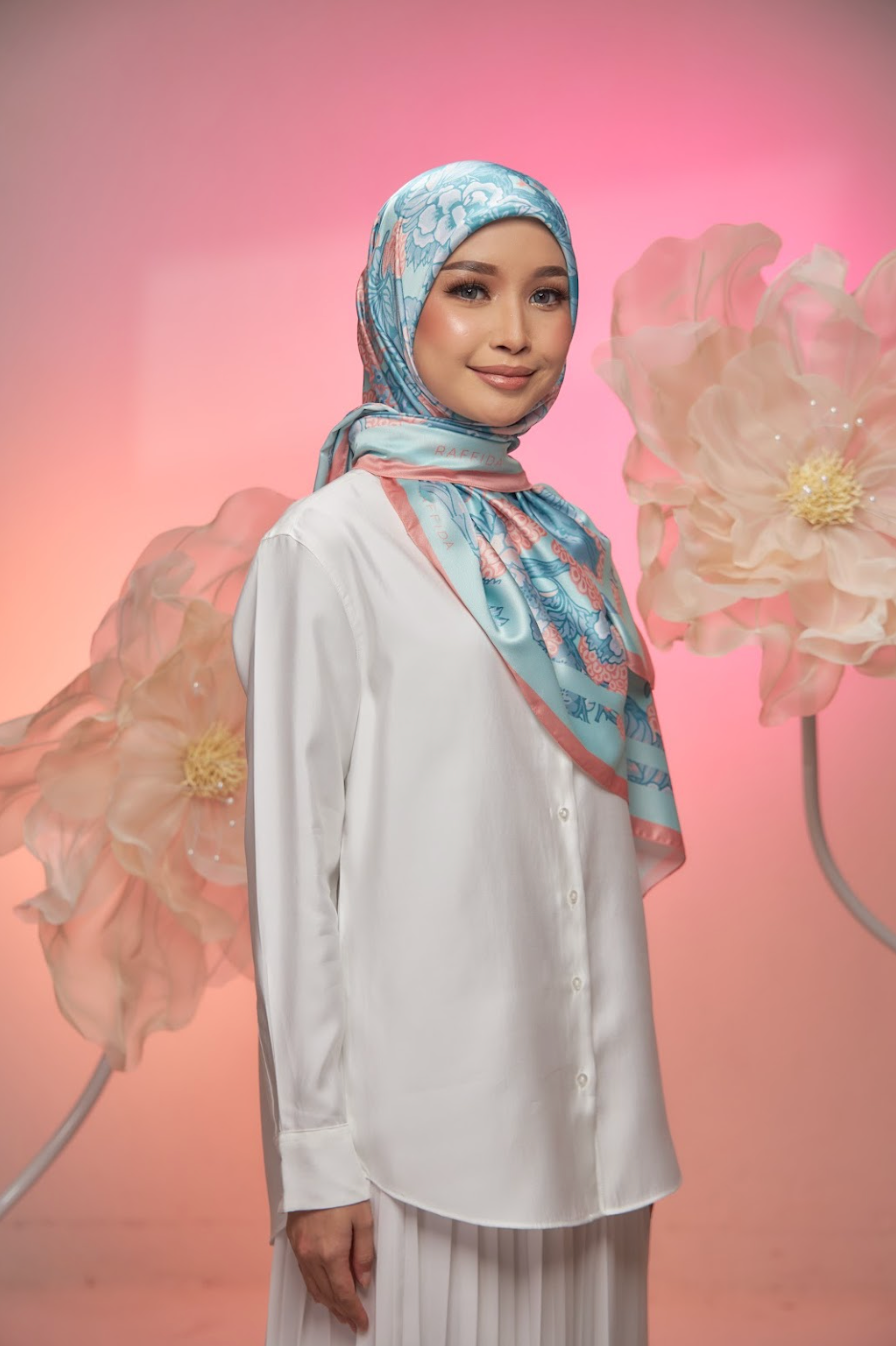 Raffida Lotus In Misty Aqua Blue Peach
