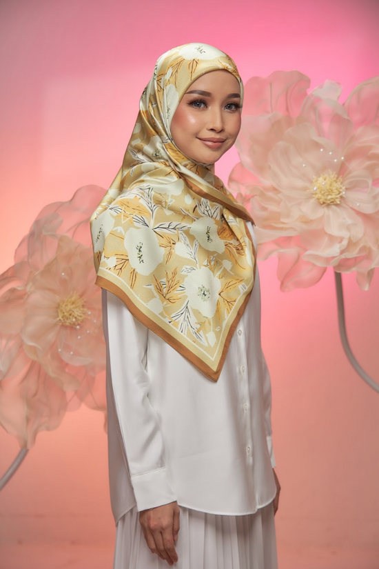 Raffida Poppy In Warm Gold Brown