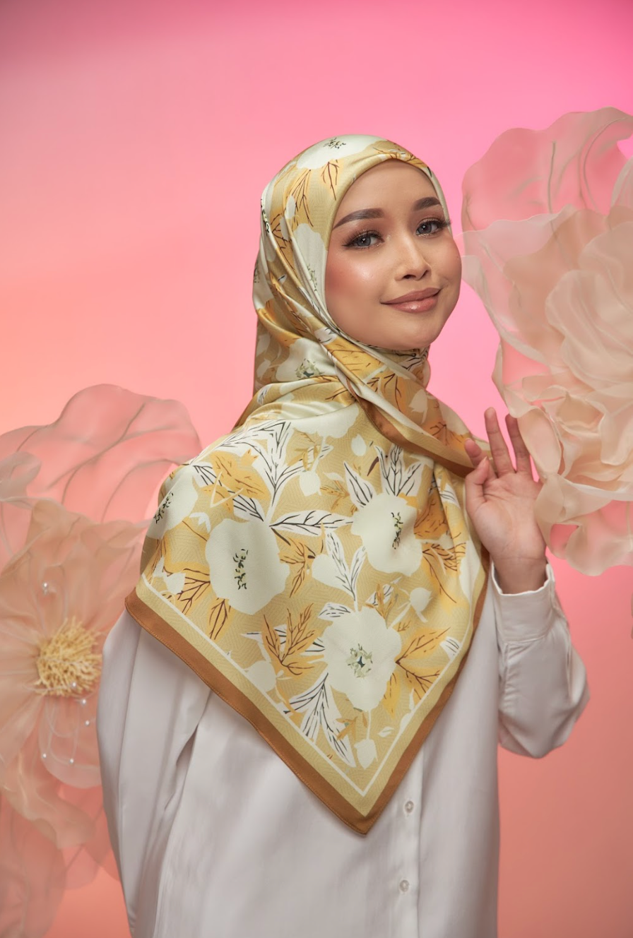 Raffida Poppy In Warm Gold Brown