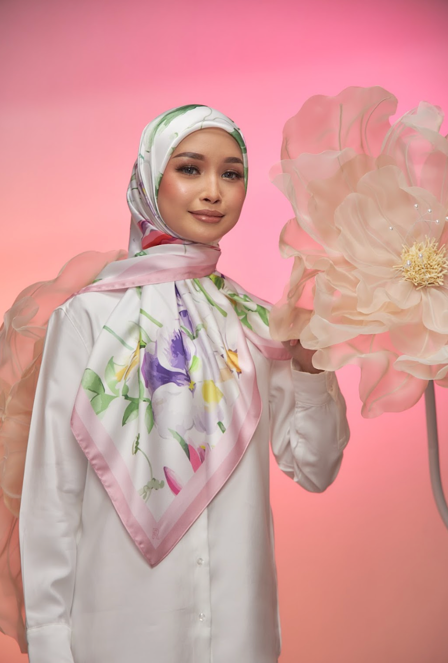 Raffida Tulip In Soft White Pink