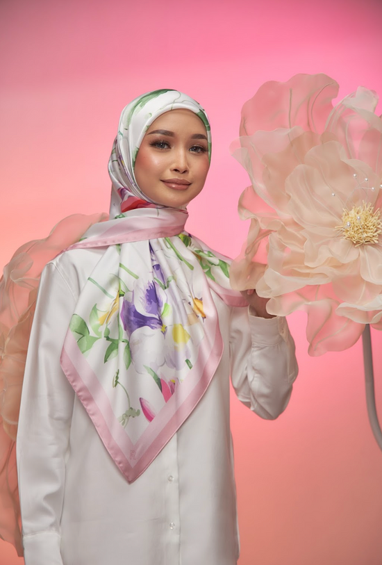 Raffida Tulip In Soft White Pink