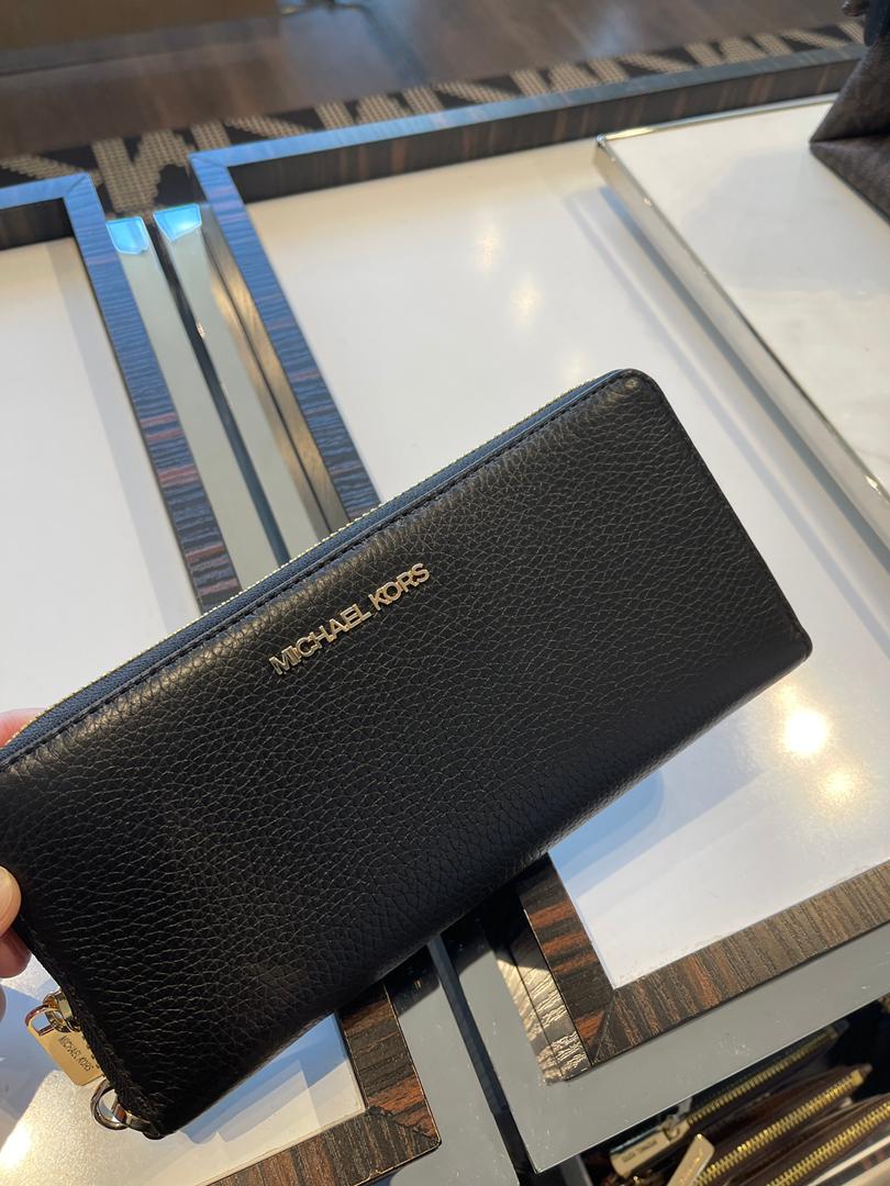 Michael Kors Jet Set Travel XL Wallet In Black Gold Hardware