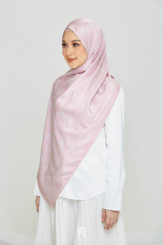 Raffida Monogram 2.0 Shawl In Dusty Pink