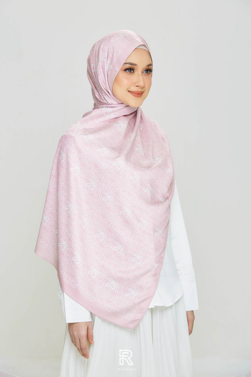 Raffida Monogram 2.0 Shawl In Dusty Pink