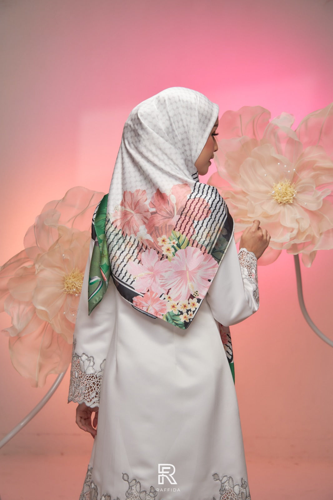 Raffida Aila In White Floral