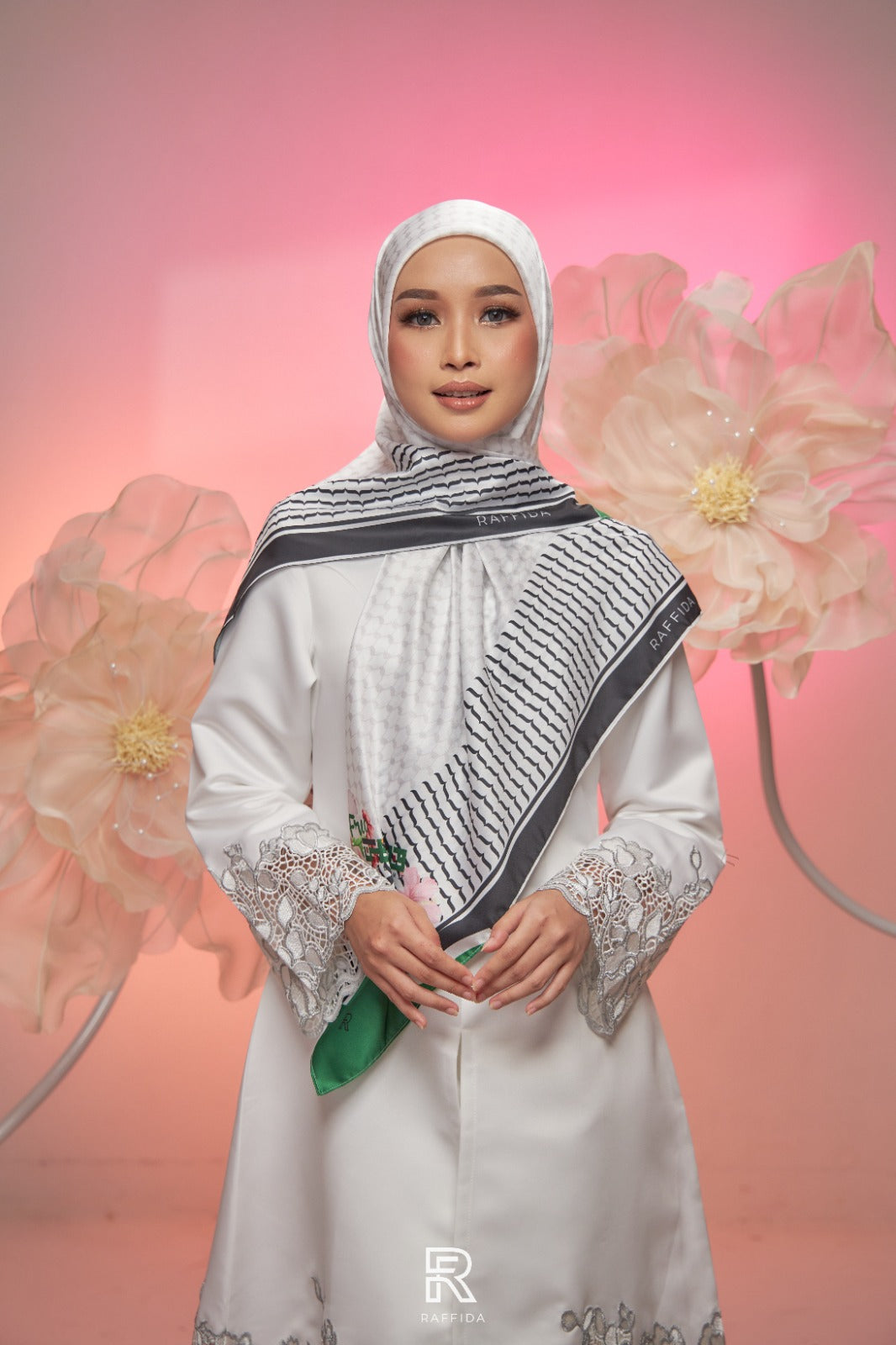 Raffida Aila In White Floral