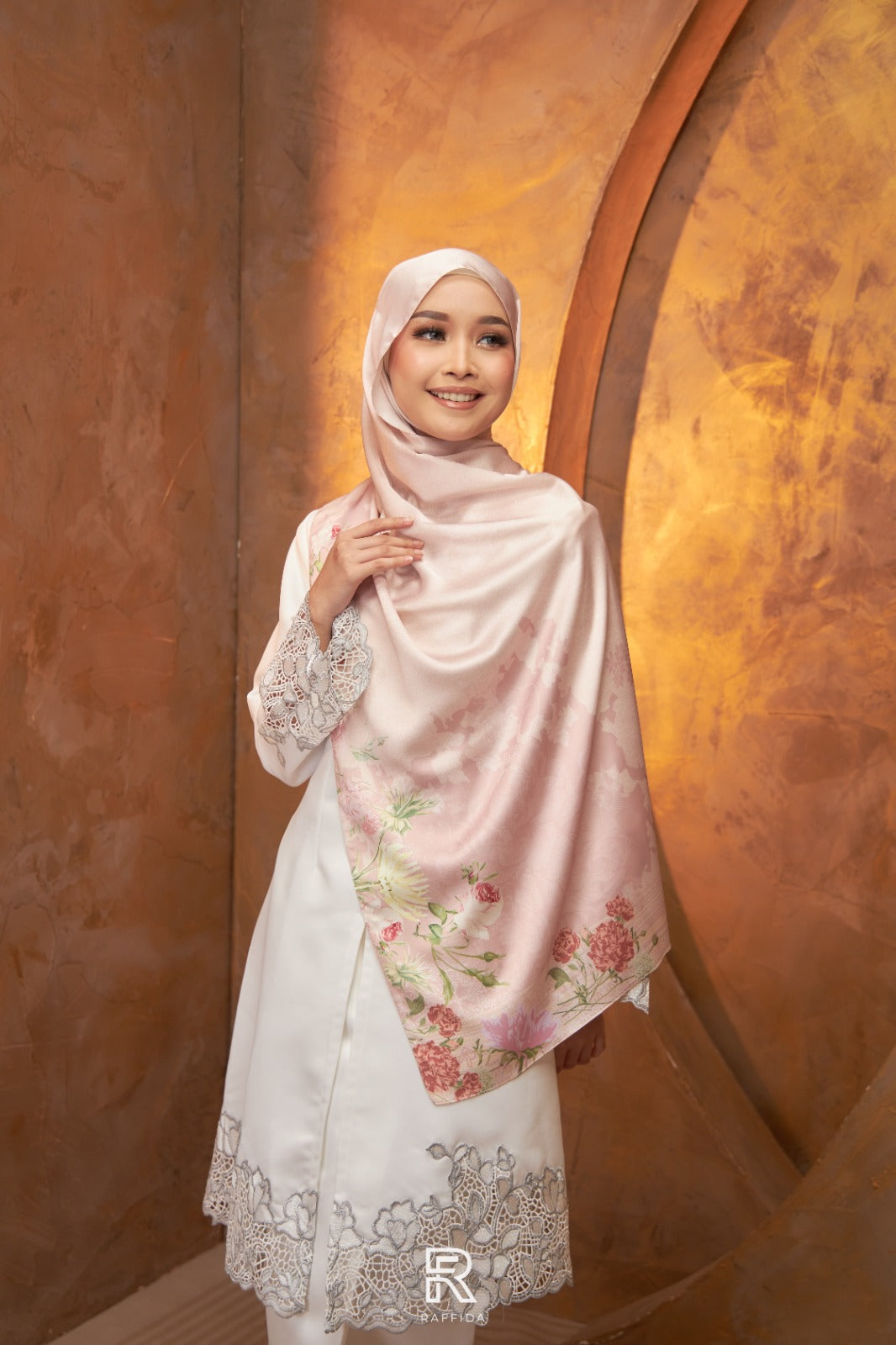 Raffida Rossa Shawl In Pink