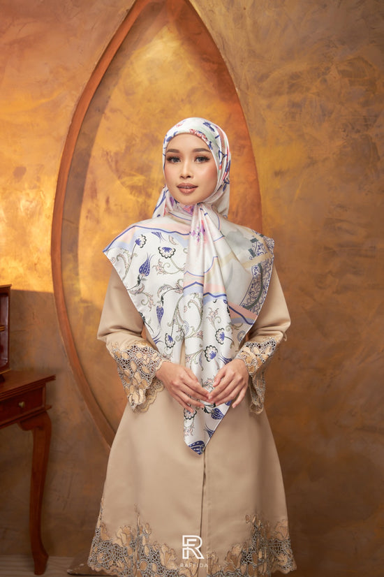 Raffida Zahraa In White Blue