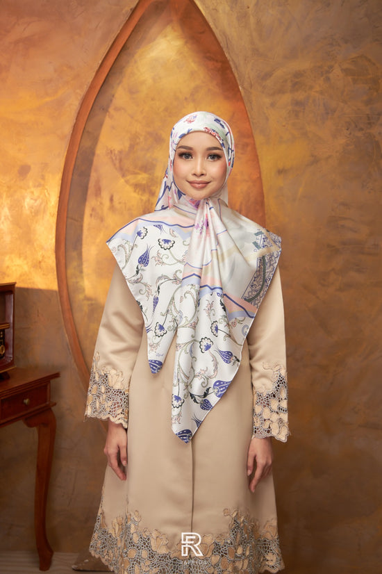 Raffida Zahraa In White Blue