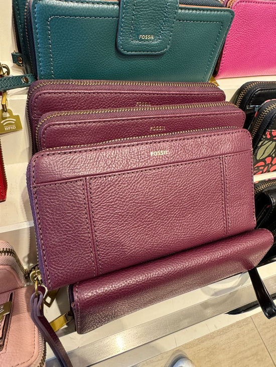 Fossil Jori Zip Clutch In Raisin (Pre-Order)