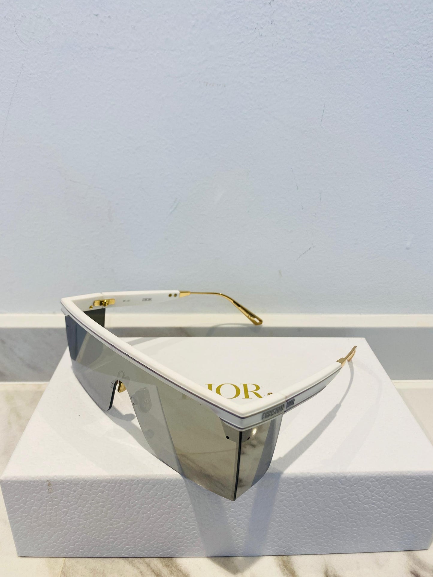 Preloved COMPLETE SET Excellent Condition Dior DiorClub M1U Shield Mask Sunglasses Silver Mirror