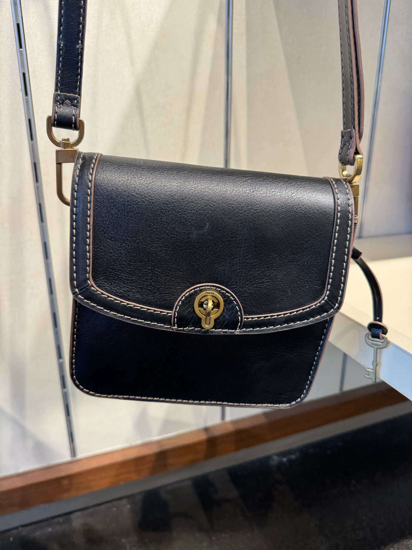 Fossil Ainsley Small Crossbody In Black (Pre-Order)