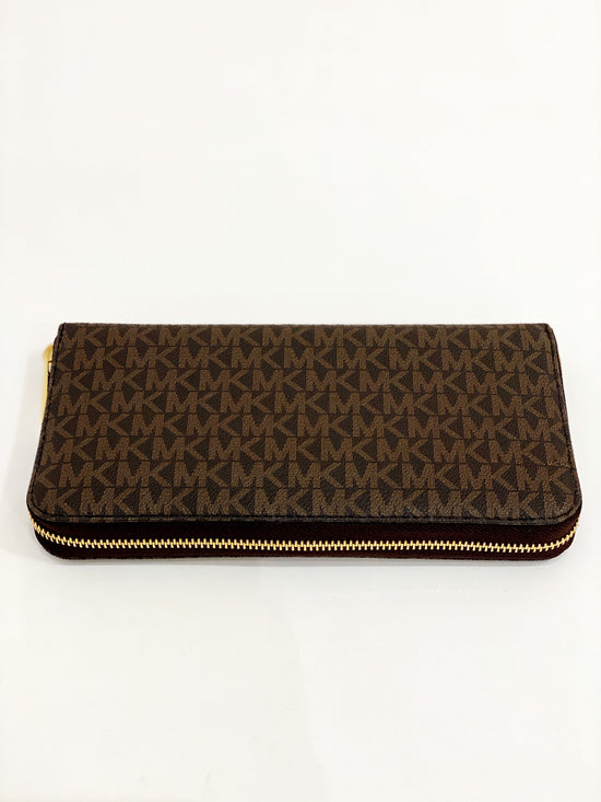 Michael Kors Jet Set Travel XL Wallet In Monogram Brown