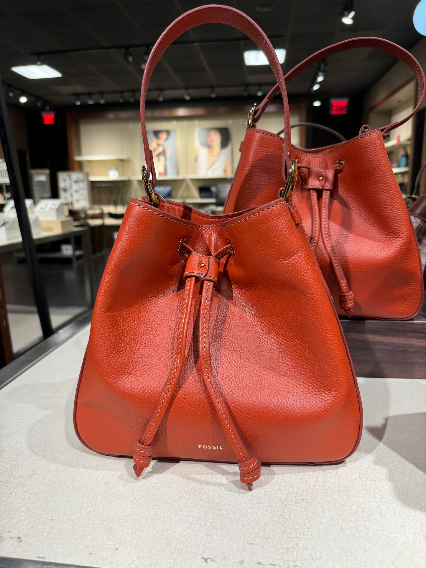 Fossil Tessa Bucket In Red Clay (Pre-Order)