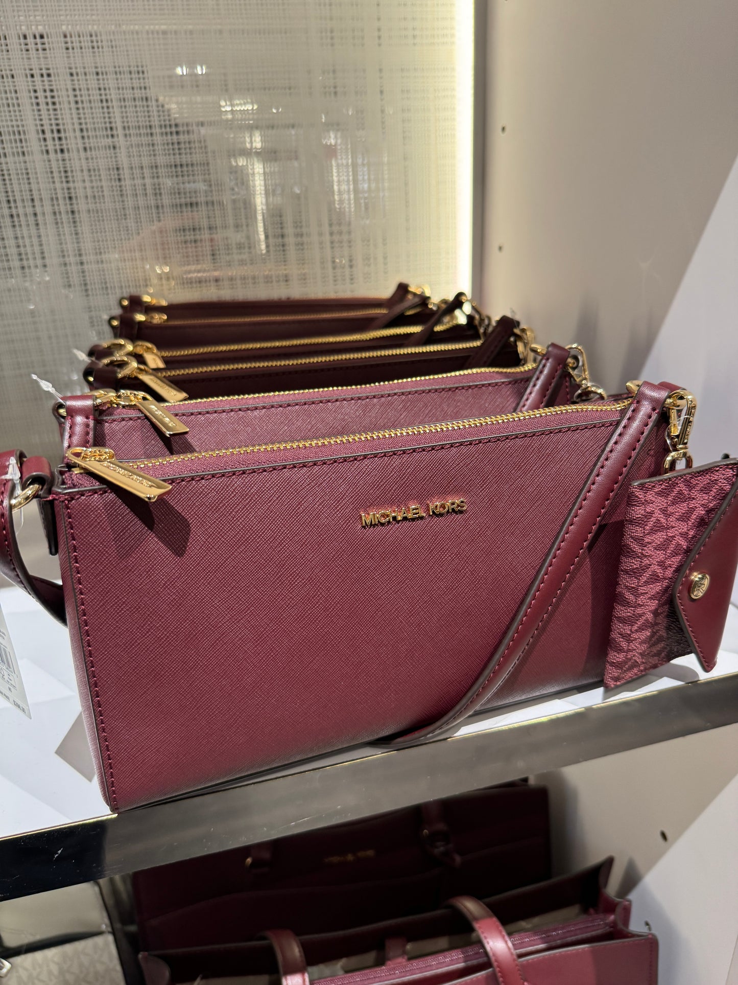 Michael Kors Vincent Md Pochette With Card Case In Oxblood (Pre-Order)