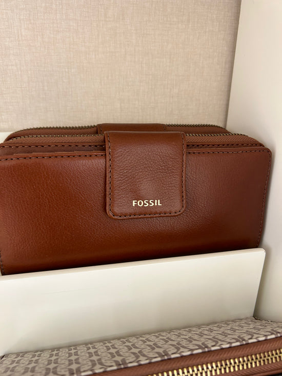 Fossil Madison Zip Clutch Wallet In Brown